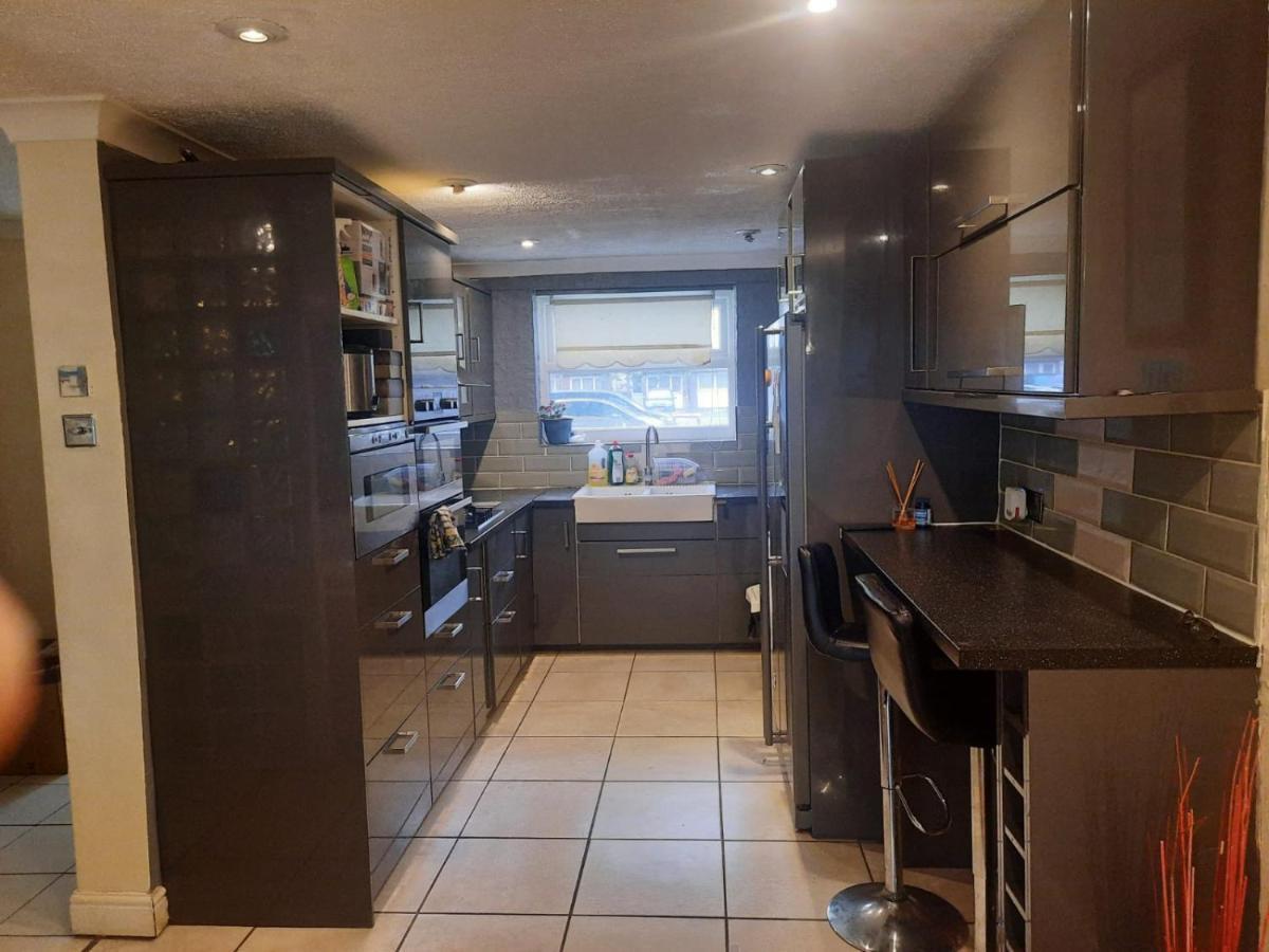 Home Away In A Close Thamesmead  Екстериор снимка