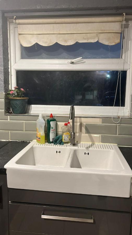 Home Away In A Close Thamesmead  Екстериор снимка