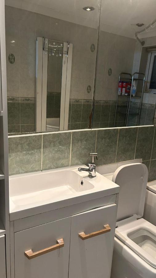 Home Away In A Close Thamesmead  Екстериор снимка