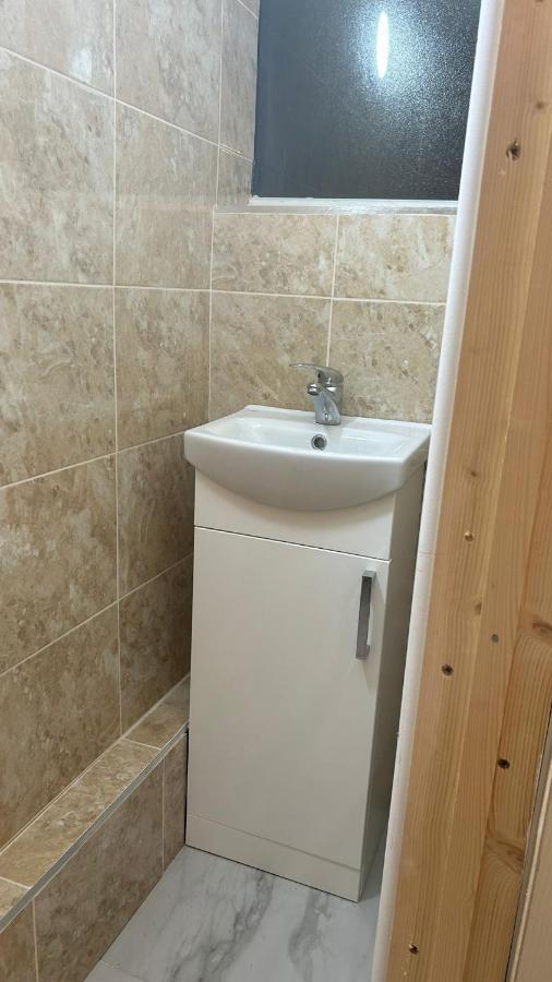 Home Away In A Close Thamesmead  Екстериор снимка