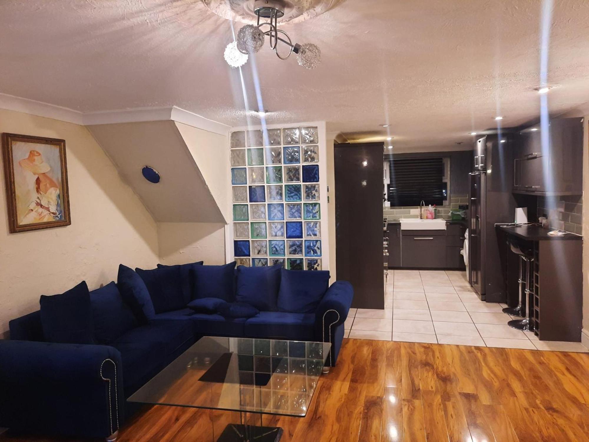 Home Away In A Close Thamesmead  Екстериор снимка